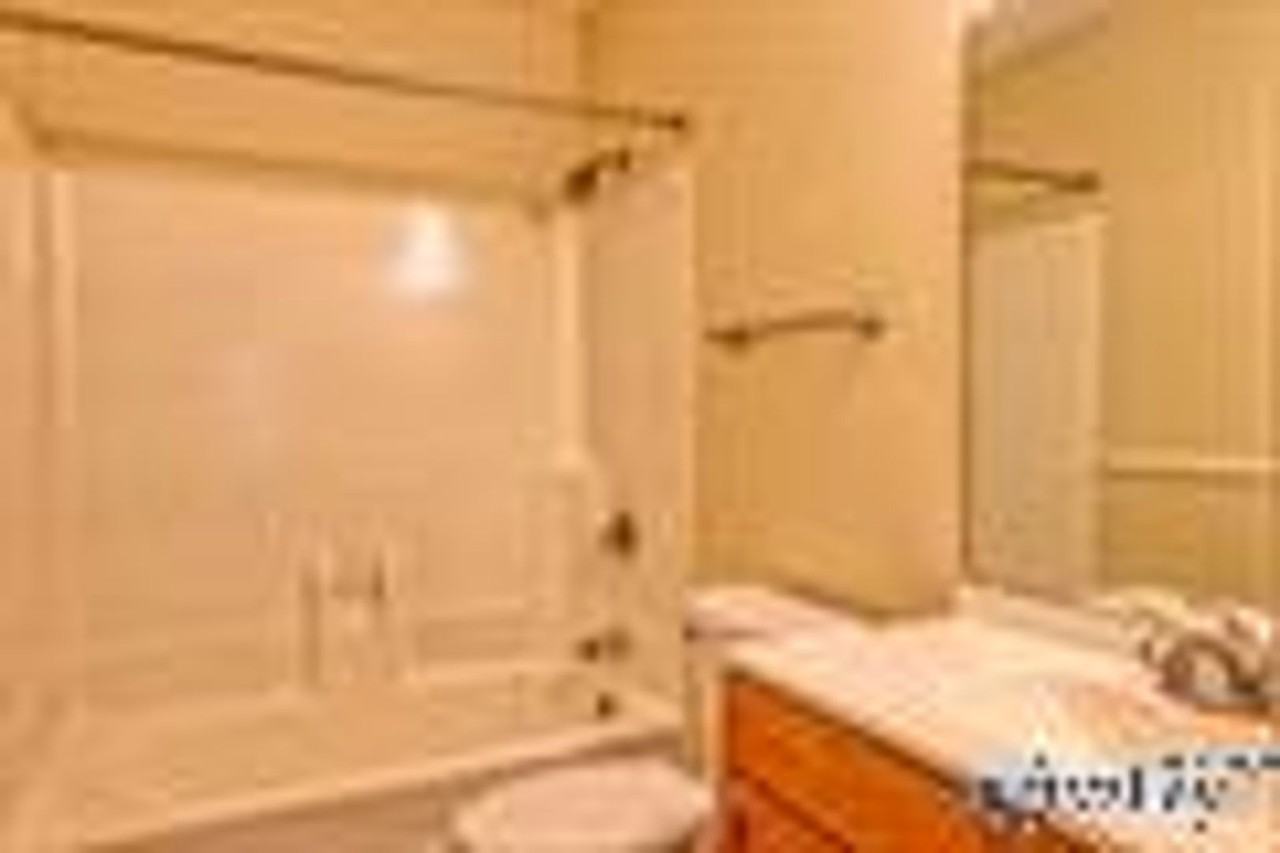 805 Crestview Dr - Photo 4 of 11