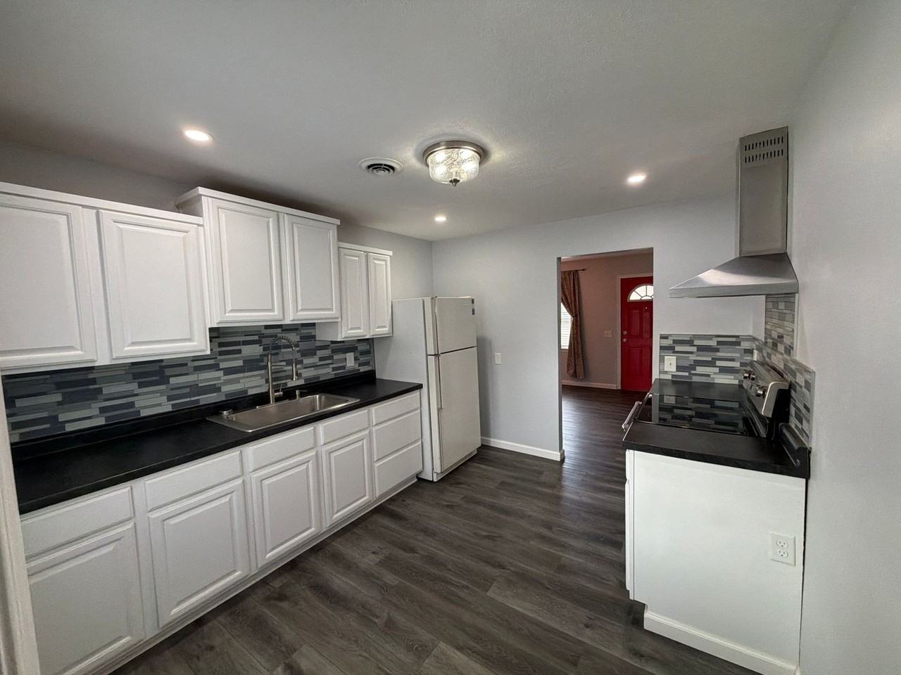 1420 E North St - Photo 4 of 14