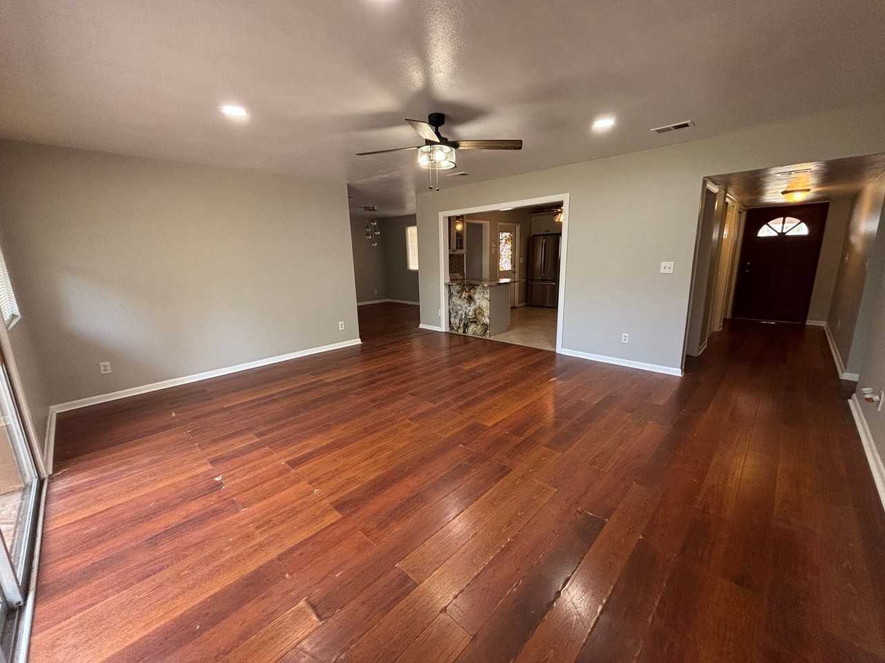 1355 Lamanto Ave E - Photo 6 of 27