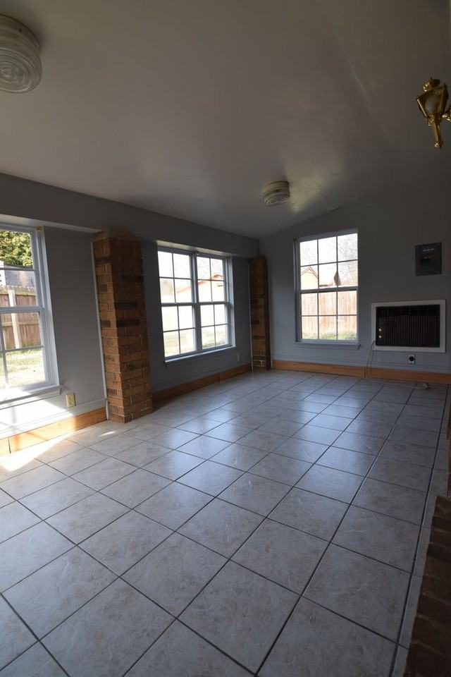 3301 Erin Oaks Ct - Photo 4 of 18