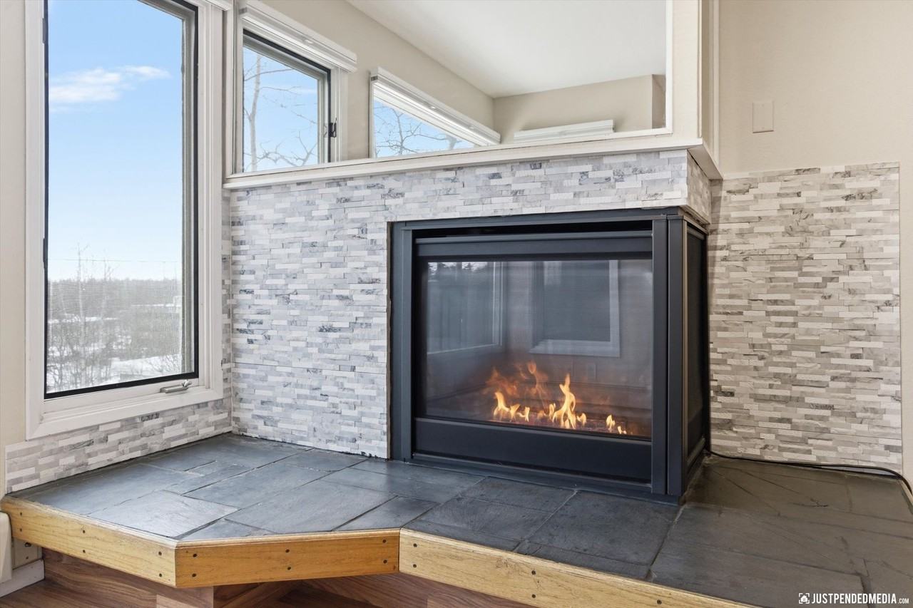 1430 Bridgeway St - Photo 3 of 32