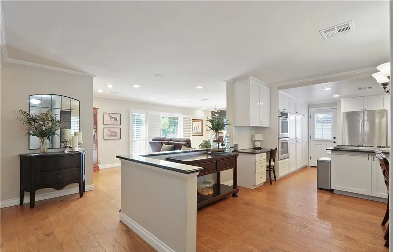 6262 6262 Heil Avenue - LEASING ONLY - Photo 2 of 15