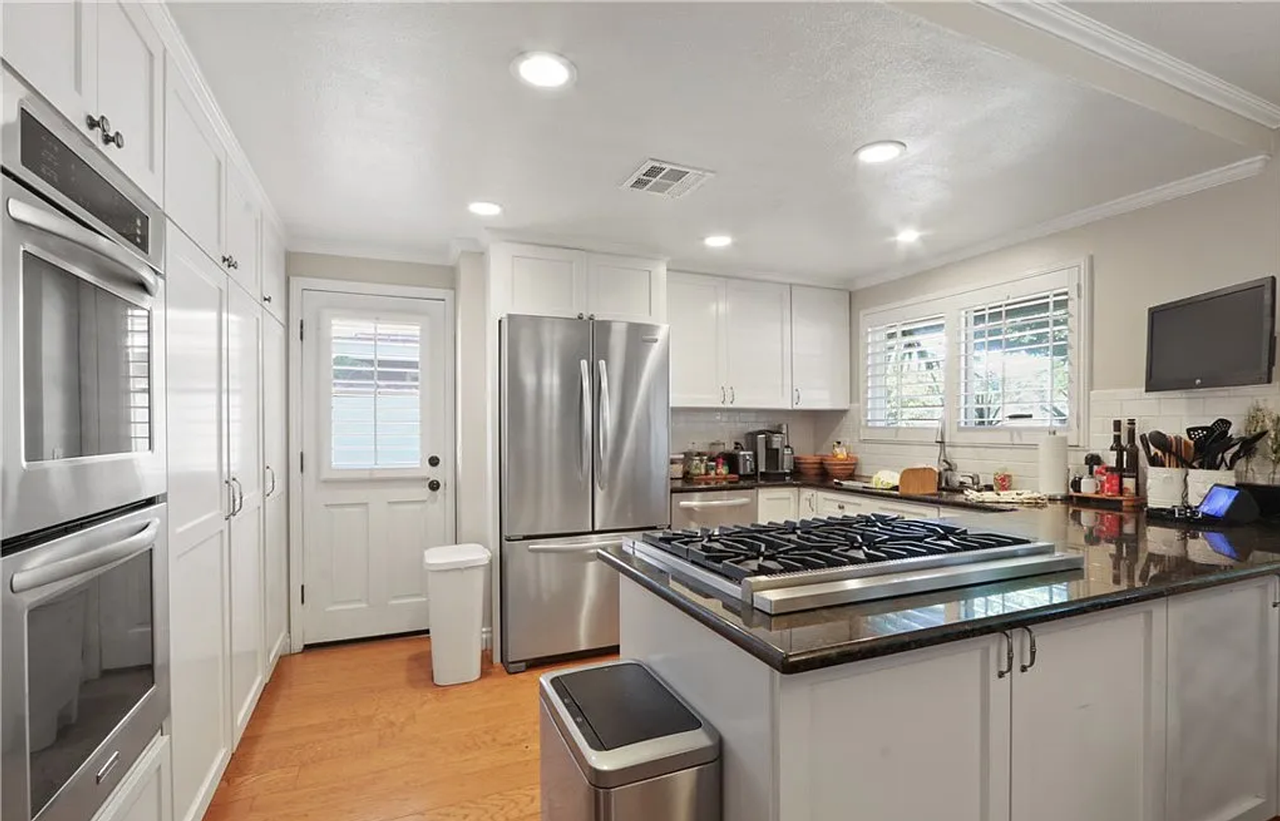 6262 6262 Heil Avenue - LEASING ONLY - Photo 5 of 15