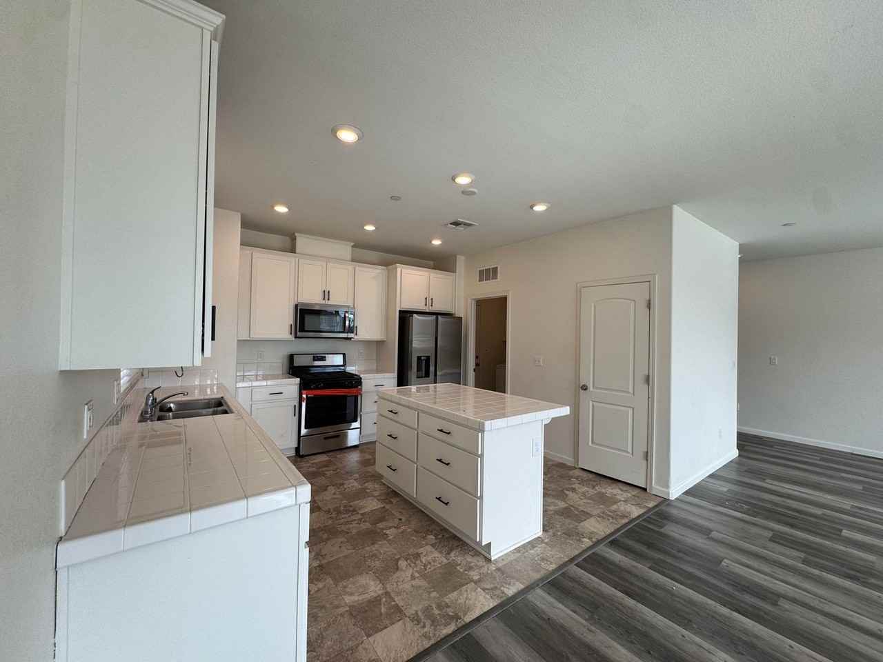 3602 Hawks Peak Dr - Photo 4 of 26