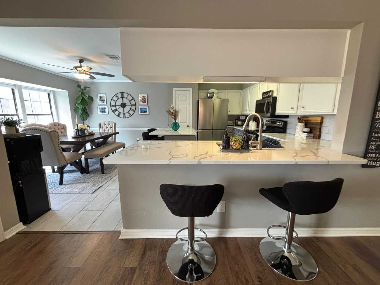 5735 Bluebonnett Dr - Photo 2 of 17