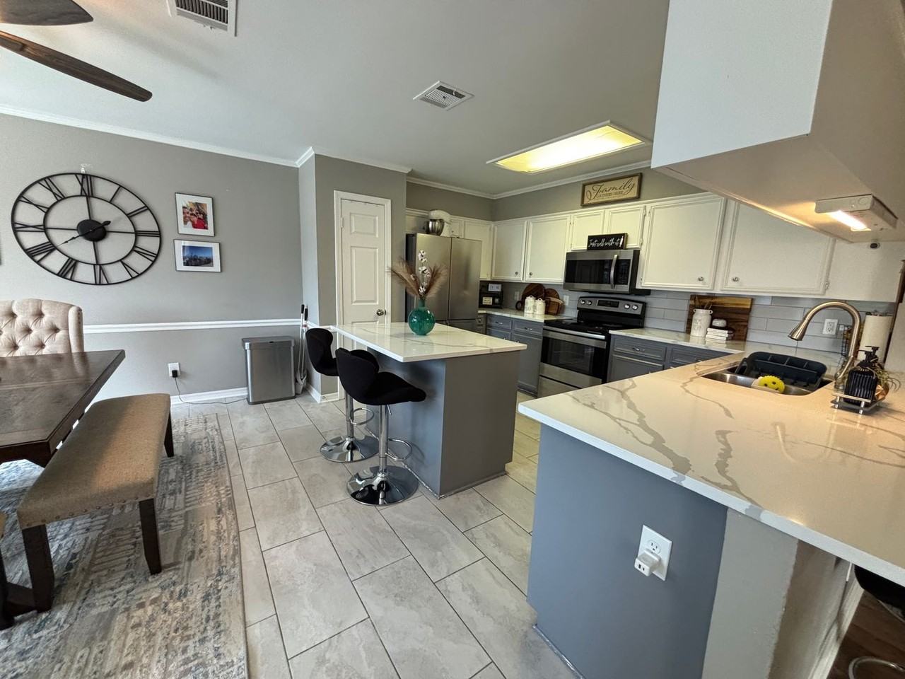 5735 Bluebonnett Dr - Photo 3 of 17