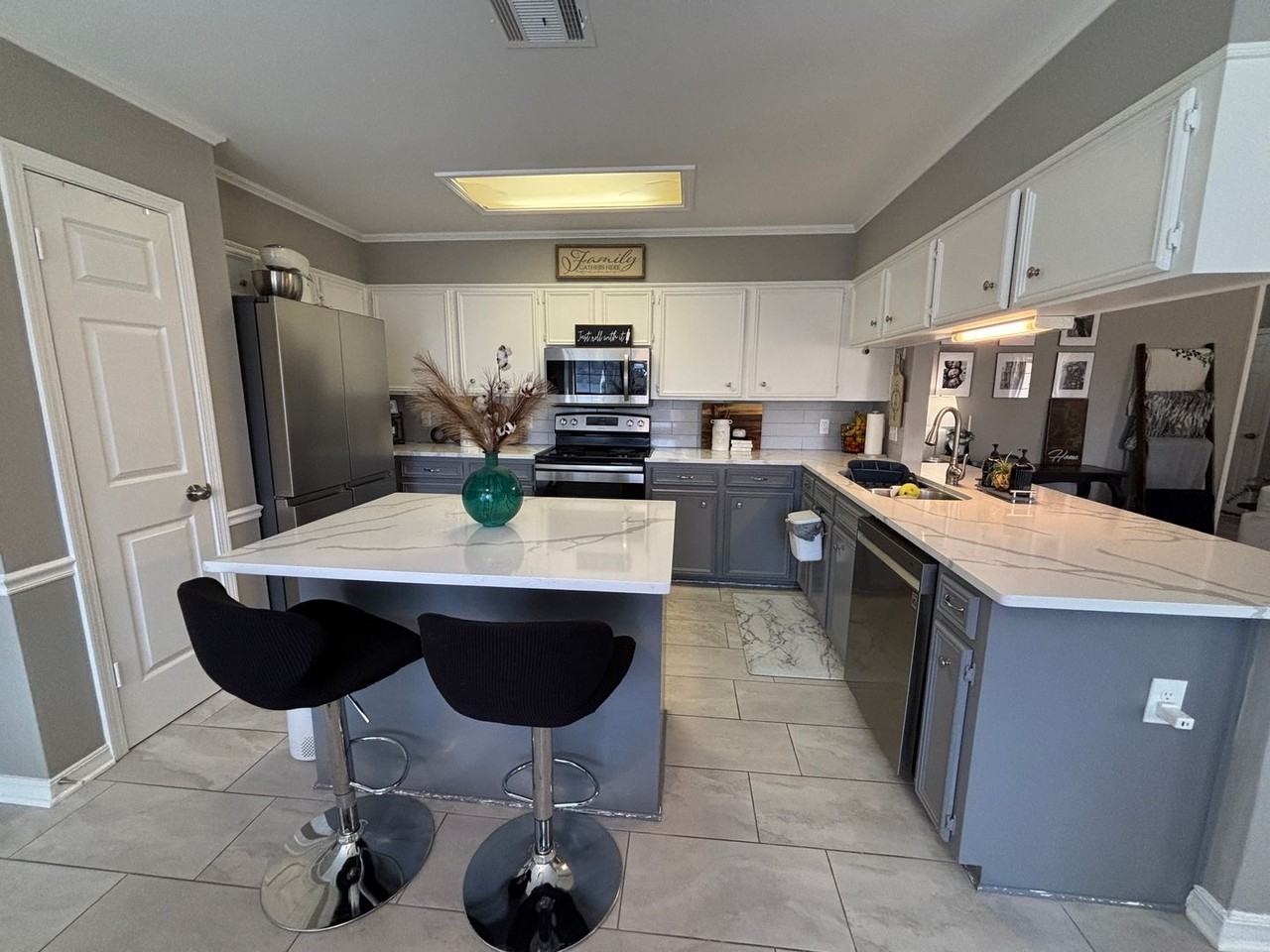 5735 Bluebonnett Dr - Photo 5 of 17