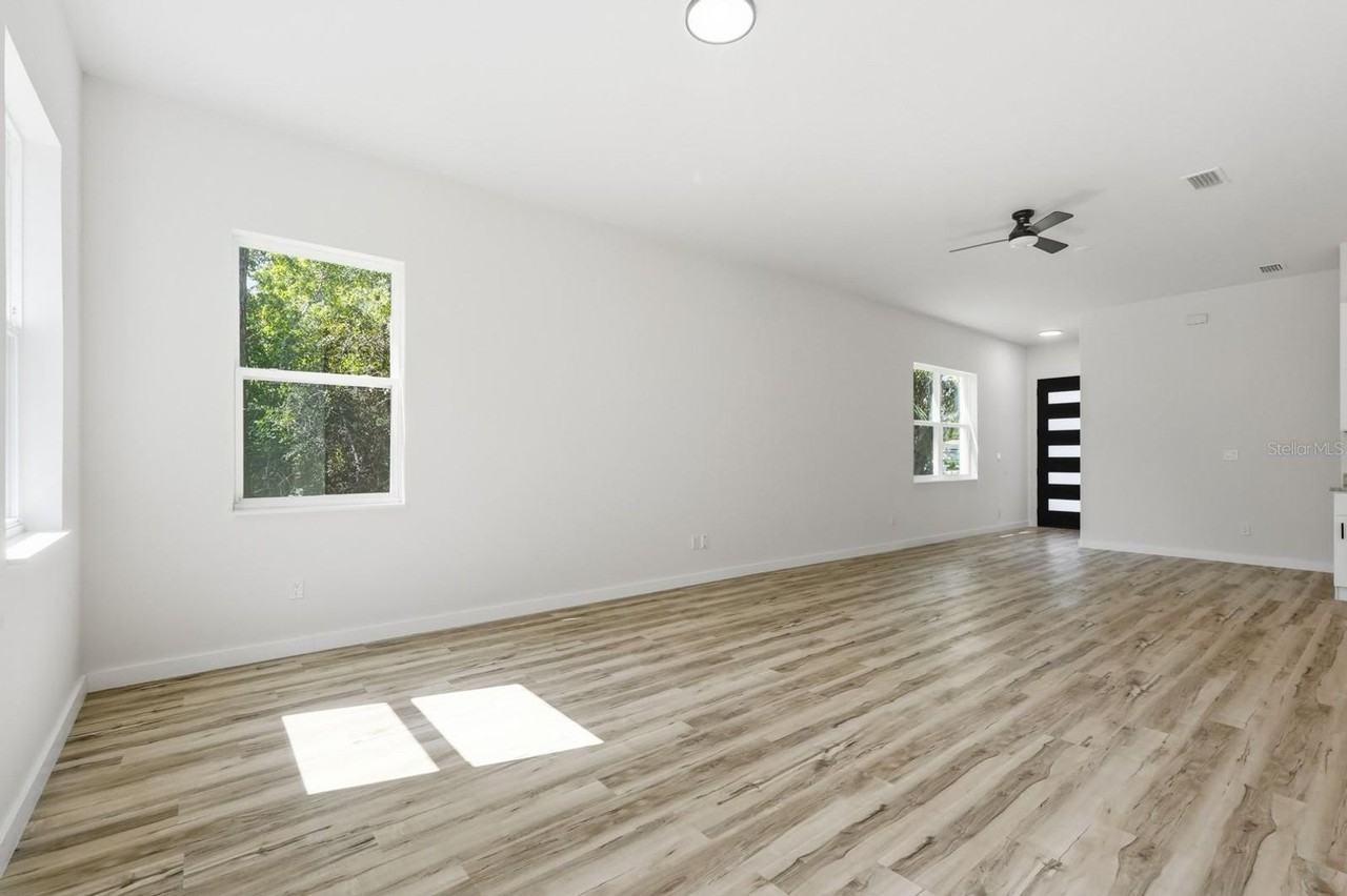 1 Fanshawe Ln ##A - Photo 2 of 17