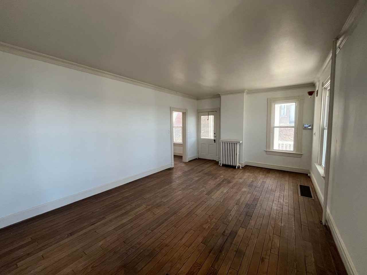 605 Summit St - Photo 4 of 19