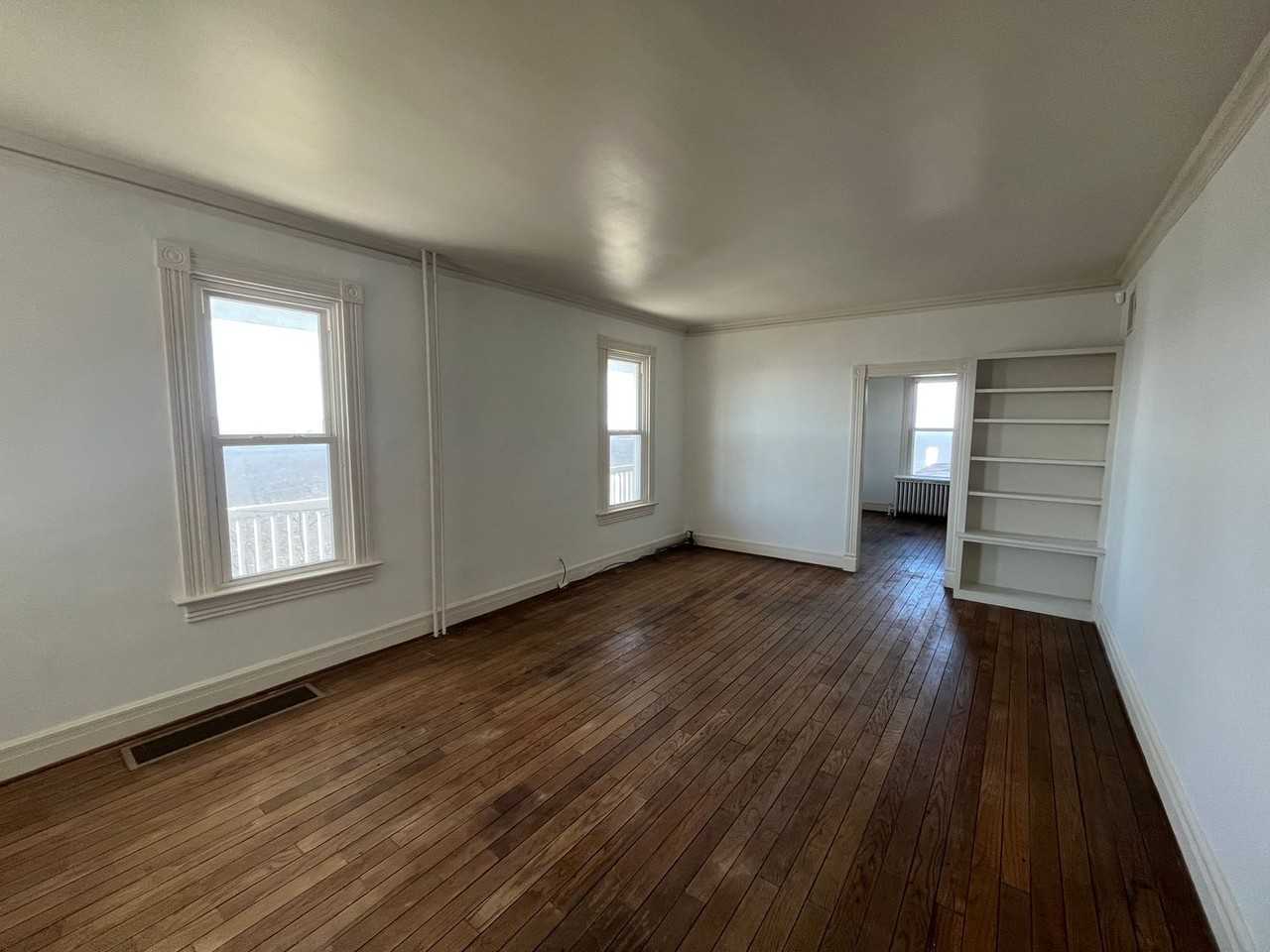 605 Summit St - Photo 5 of 19