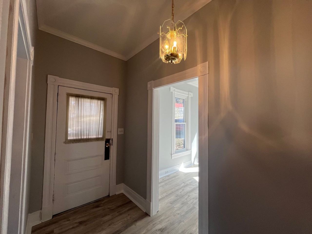 607 Summit St - Photo 3 of 19