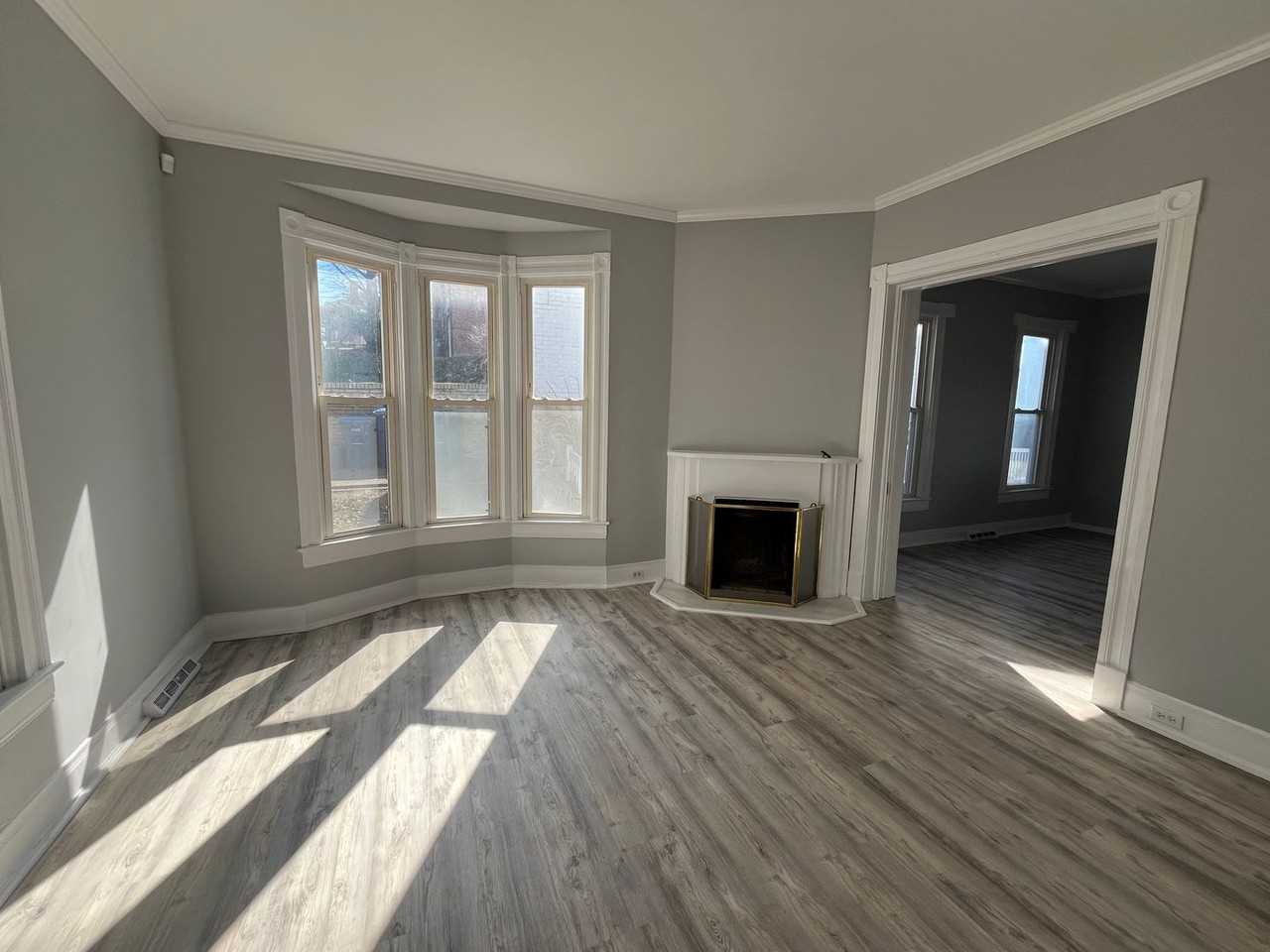 607 Summit St - Photo 4 of 19