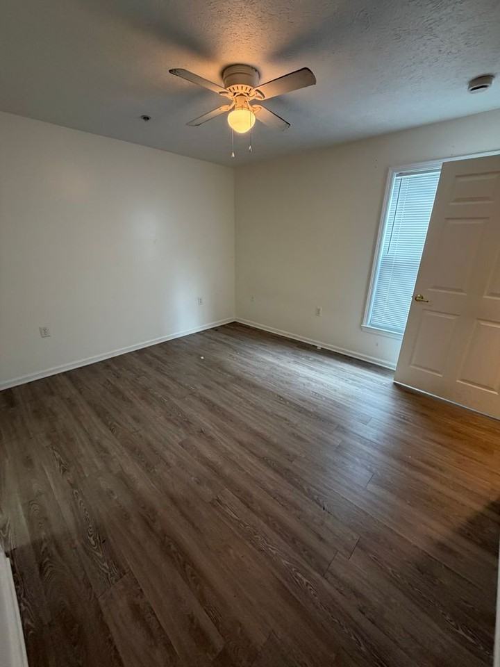 9119 Laird St - Photo 7 of 16