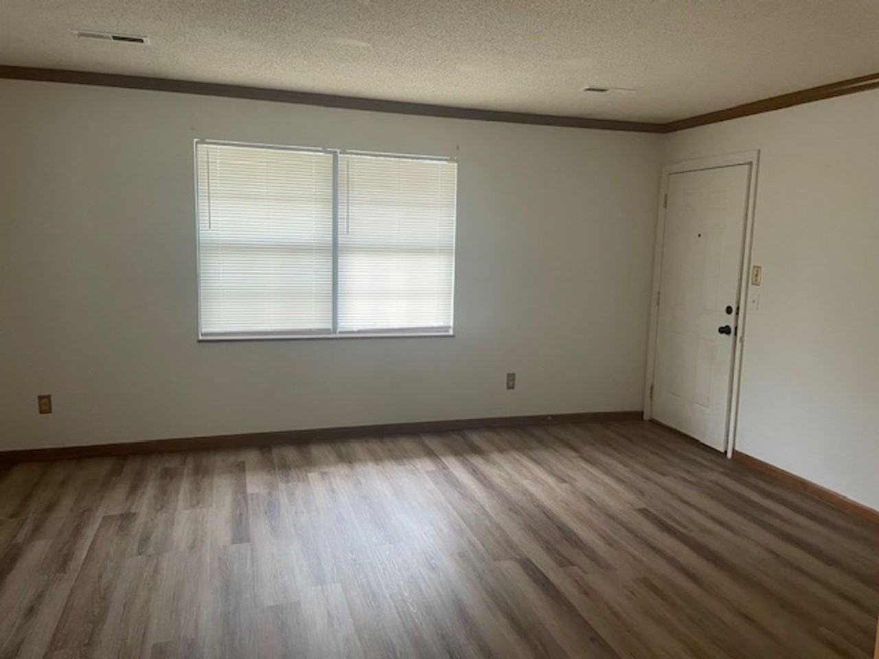 810 Highland Dr #1204 - Photo 3 of 15