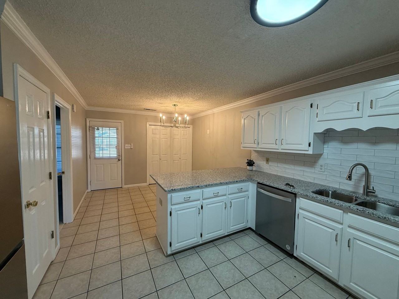 328 Shadow Pointe Dr Sw - Photo 3 of 9