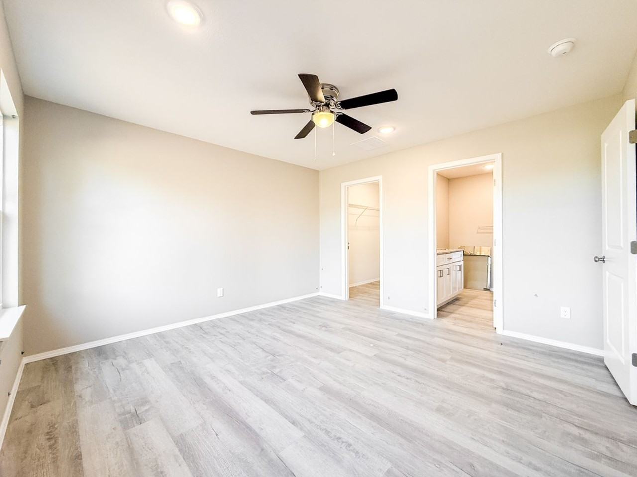 3440 N Nixon Ave - Photo 3 of 14