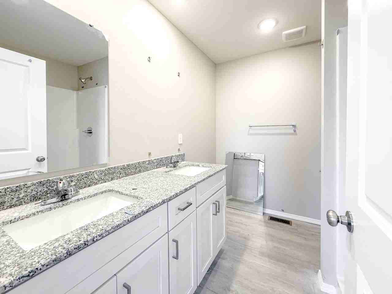 3440 N Nixon Ave - Photo 5 of 14