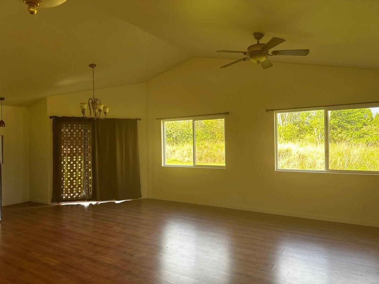 15-1300 Railroad Ave - Photo 2 of 11