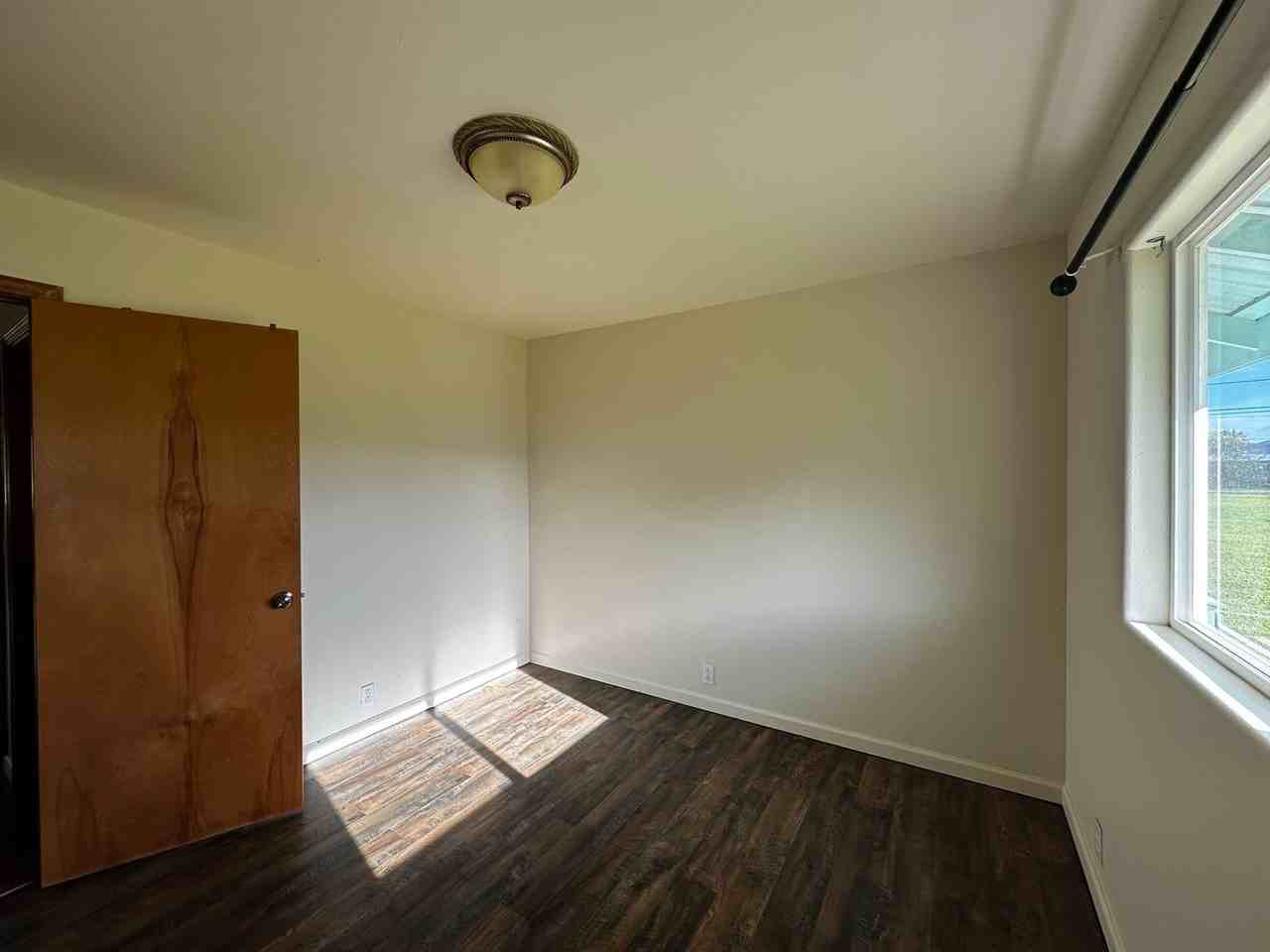 15-1300 Railroad Ave - Photo 4 of 11