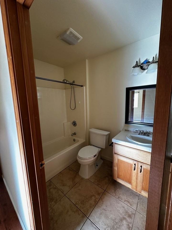 15-1300 Railroad Ave - Photo 6 of 11