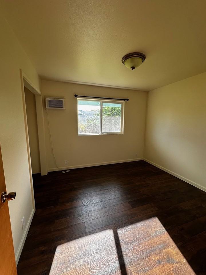 15-1300 Railroad Ave - Photo 7 of 11