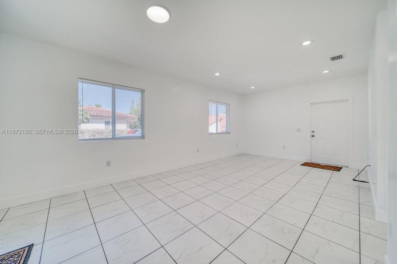 14710 Ne 7th Ct - Photo 5 of 18