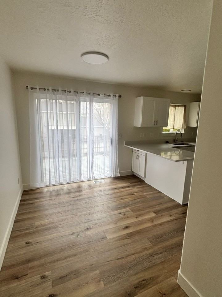 741 S 1420 W - Photo 7 of 33