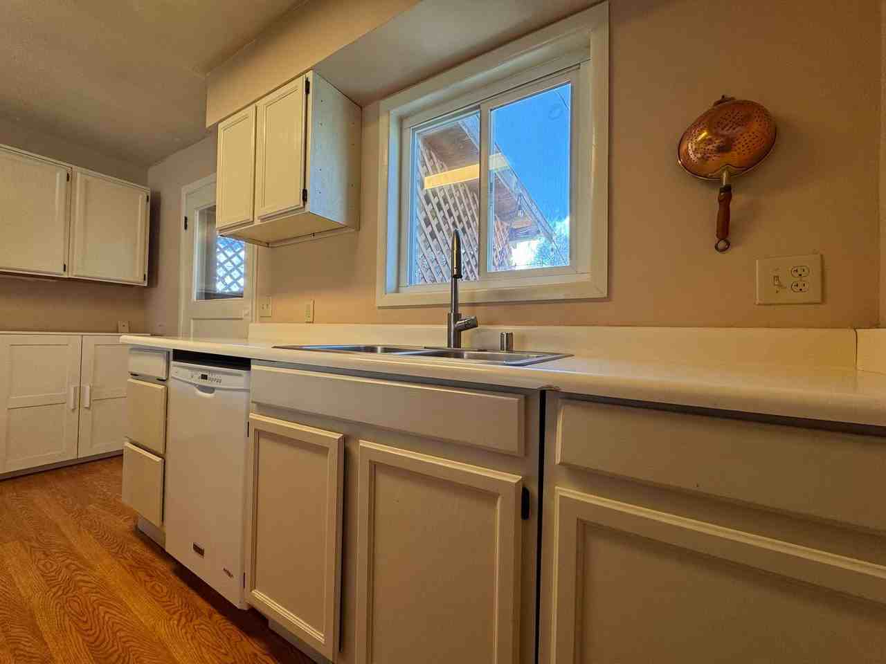 330 2nd Ave - Photo 7 of 19