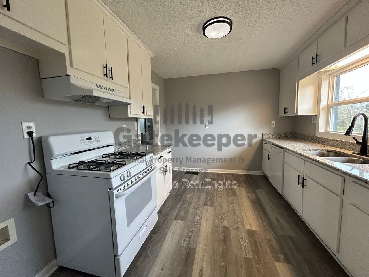 36 Mitchell St - Photo 6 of 28