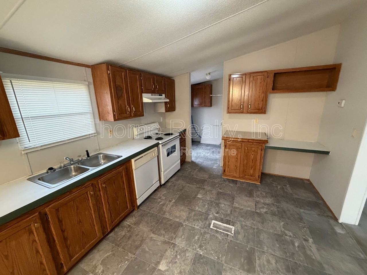 26 Hemlock Ln - Photo 5 of 17