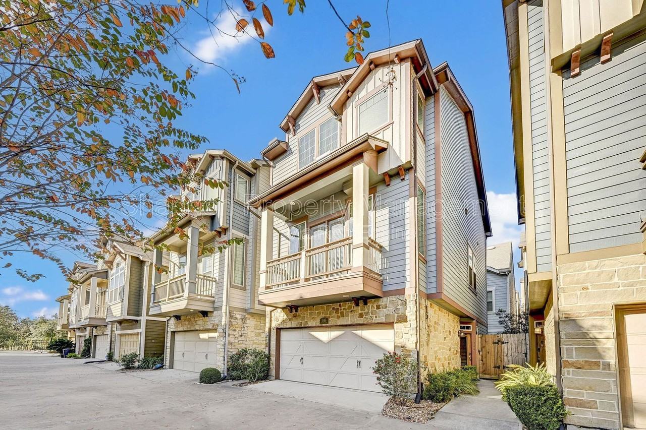 746 Nicholson St - Photo 3 of 35