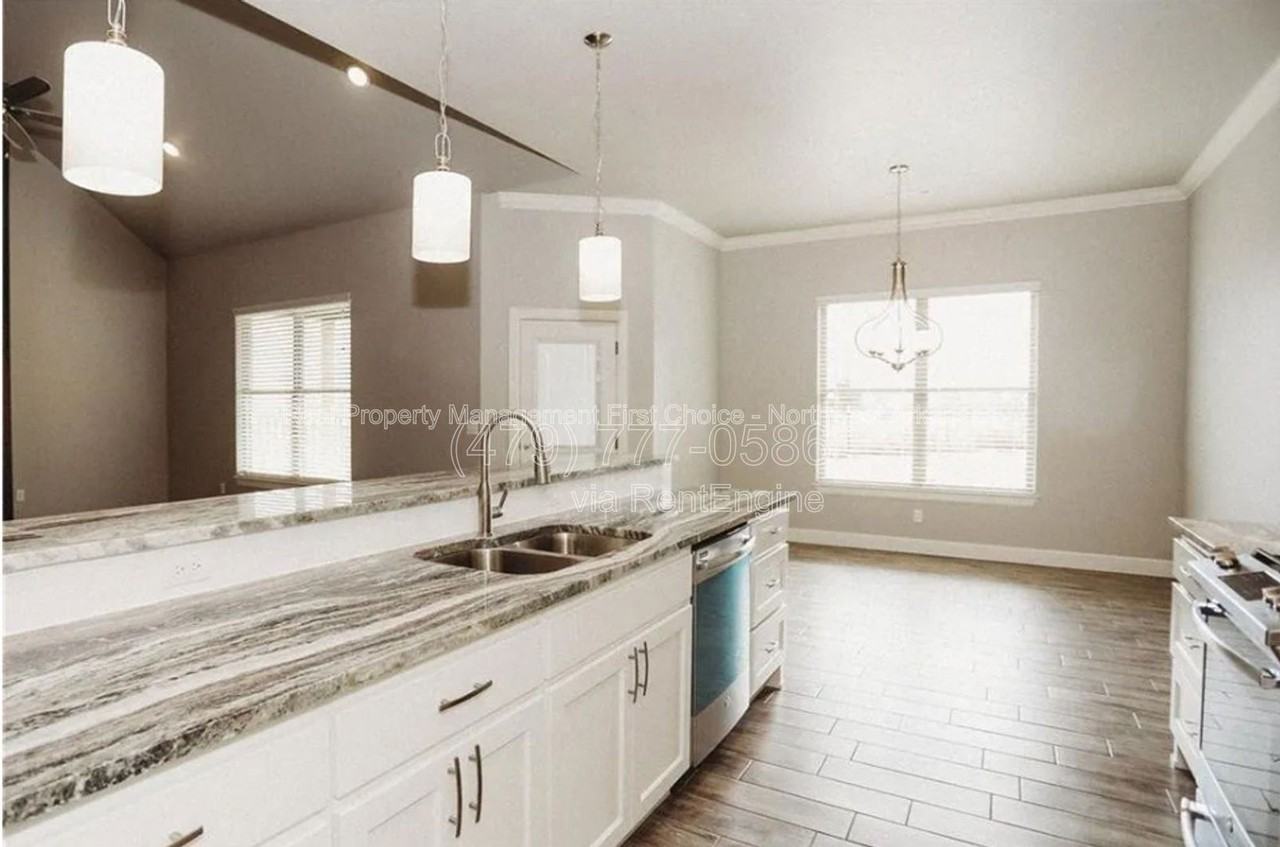 1411 Sweetbriar Way - Photo 4 of 14