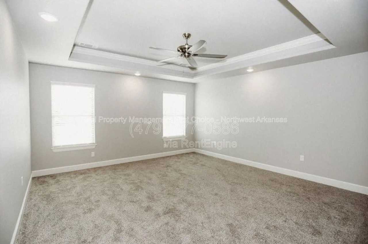 1411 Sweetbriar Way - Photo 7 of 14