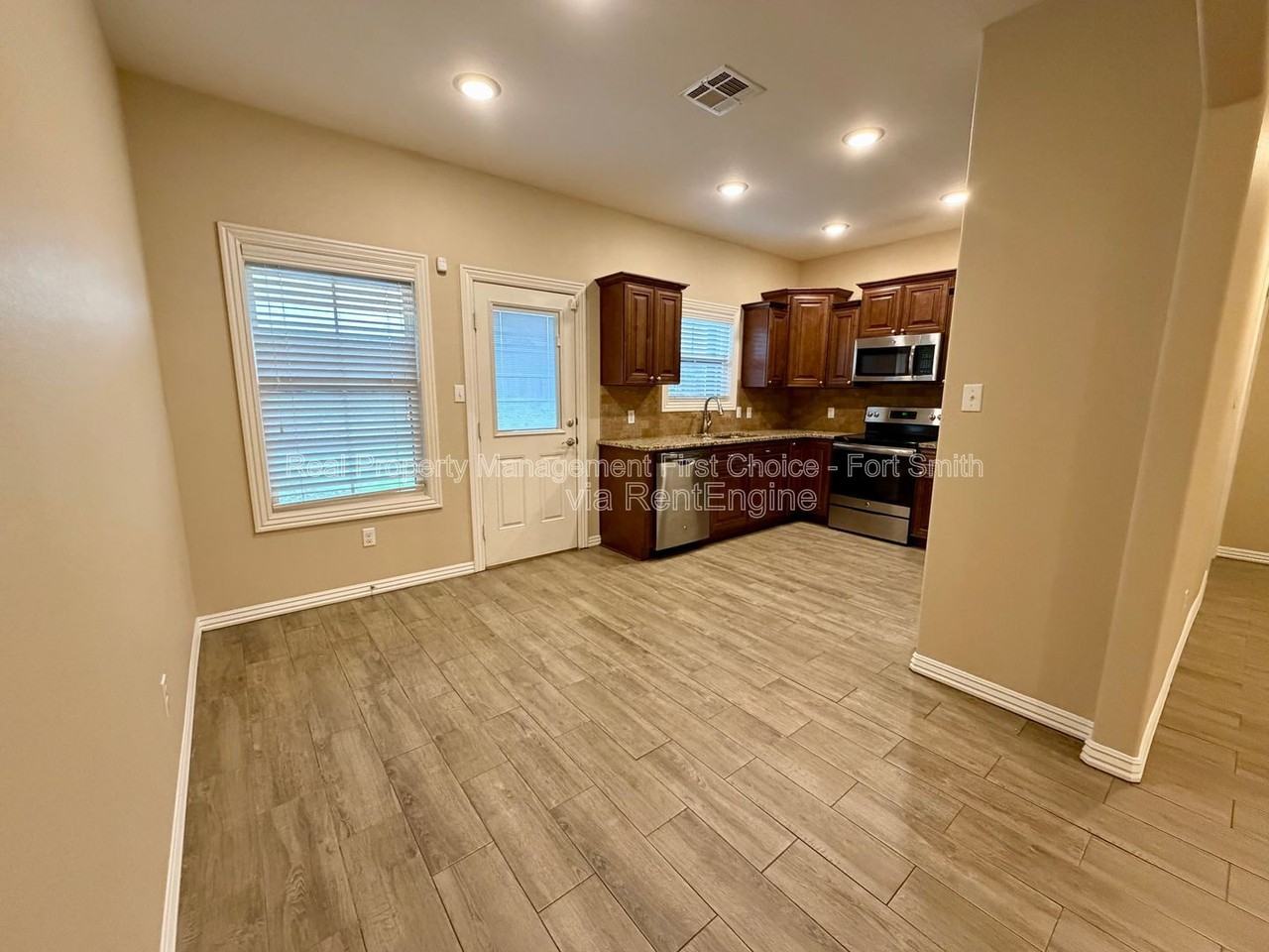 6608 Leightyn Ln - Photo 4 of 21