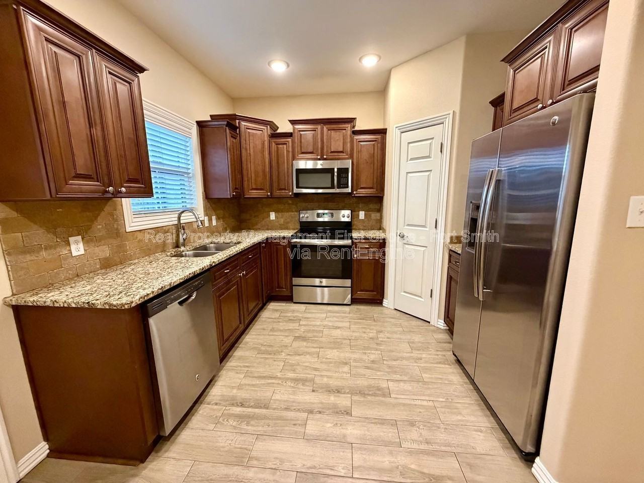 6608 Leightyn Ln - Photo 6 of 21