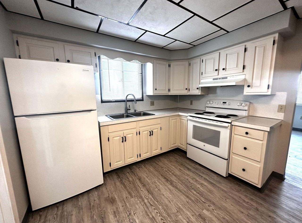 10 Thompson St #H - Photo 2 of 16