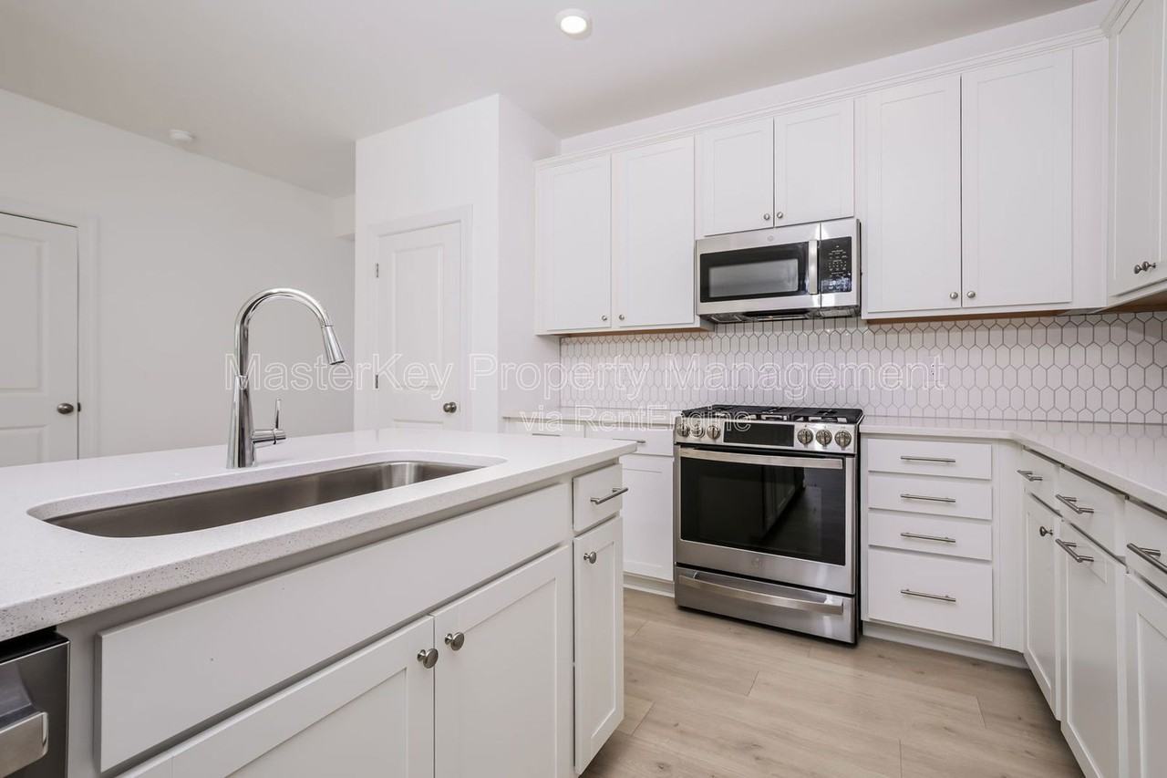 265 Sweetbay Tree Dr - Photo 3 of 27