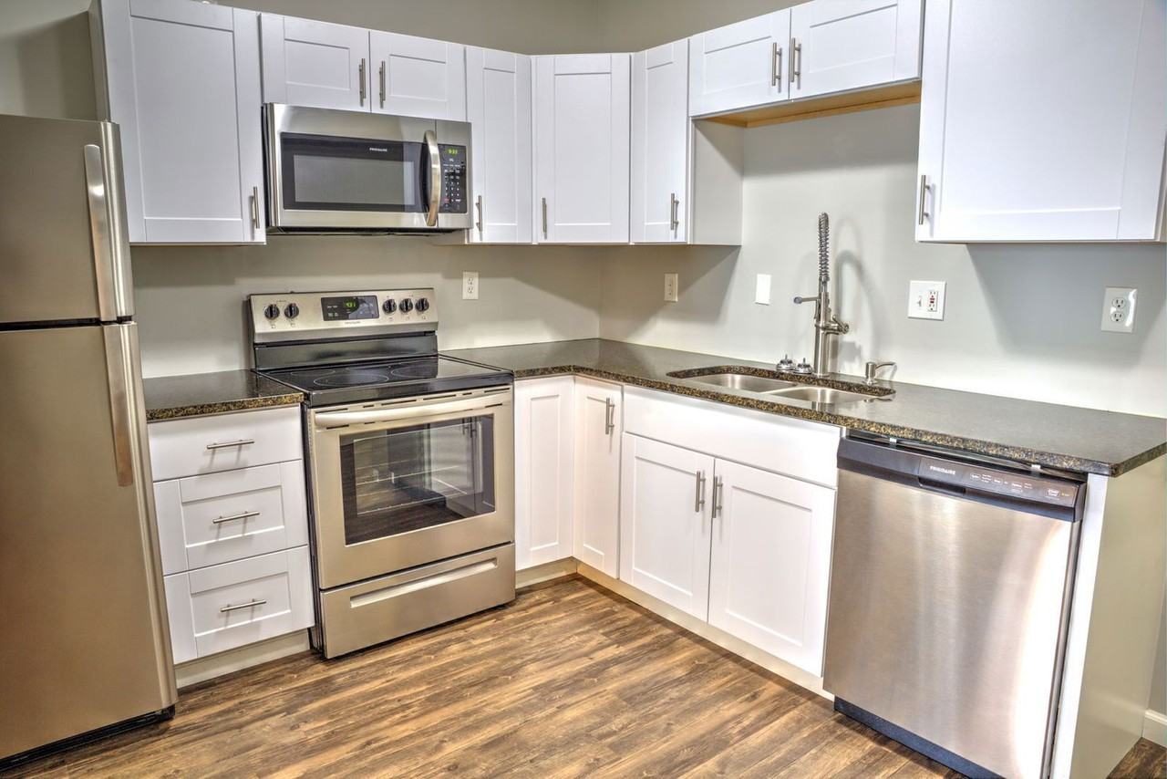 1661 N Pearl St - Photo 2 of 7