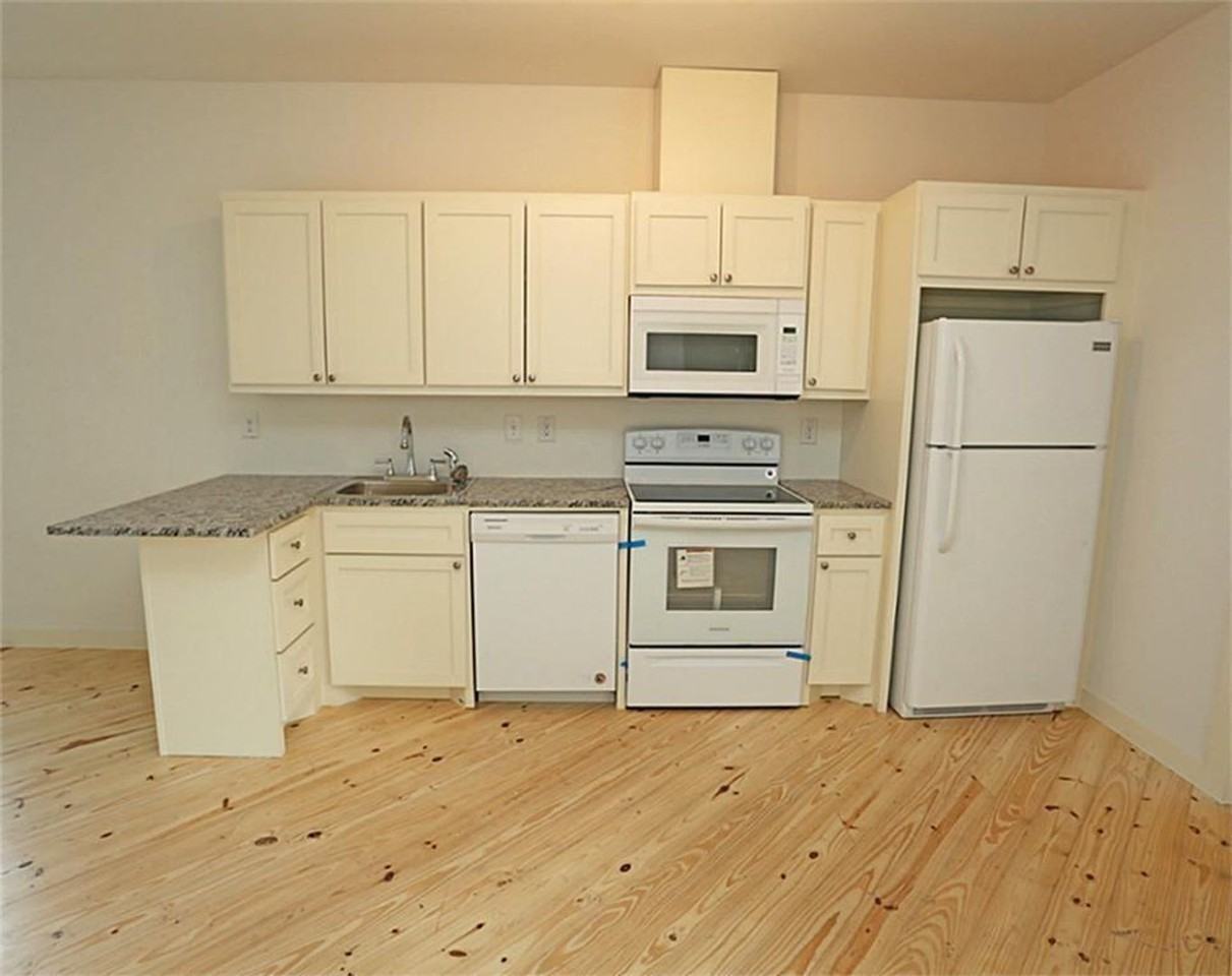 4102 Mckinney St - Photo 4 of 24