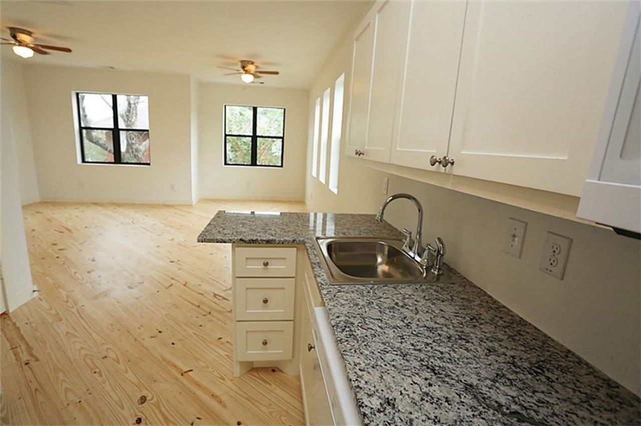 4102 Mckinney St - Photo 6 of 24