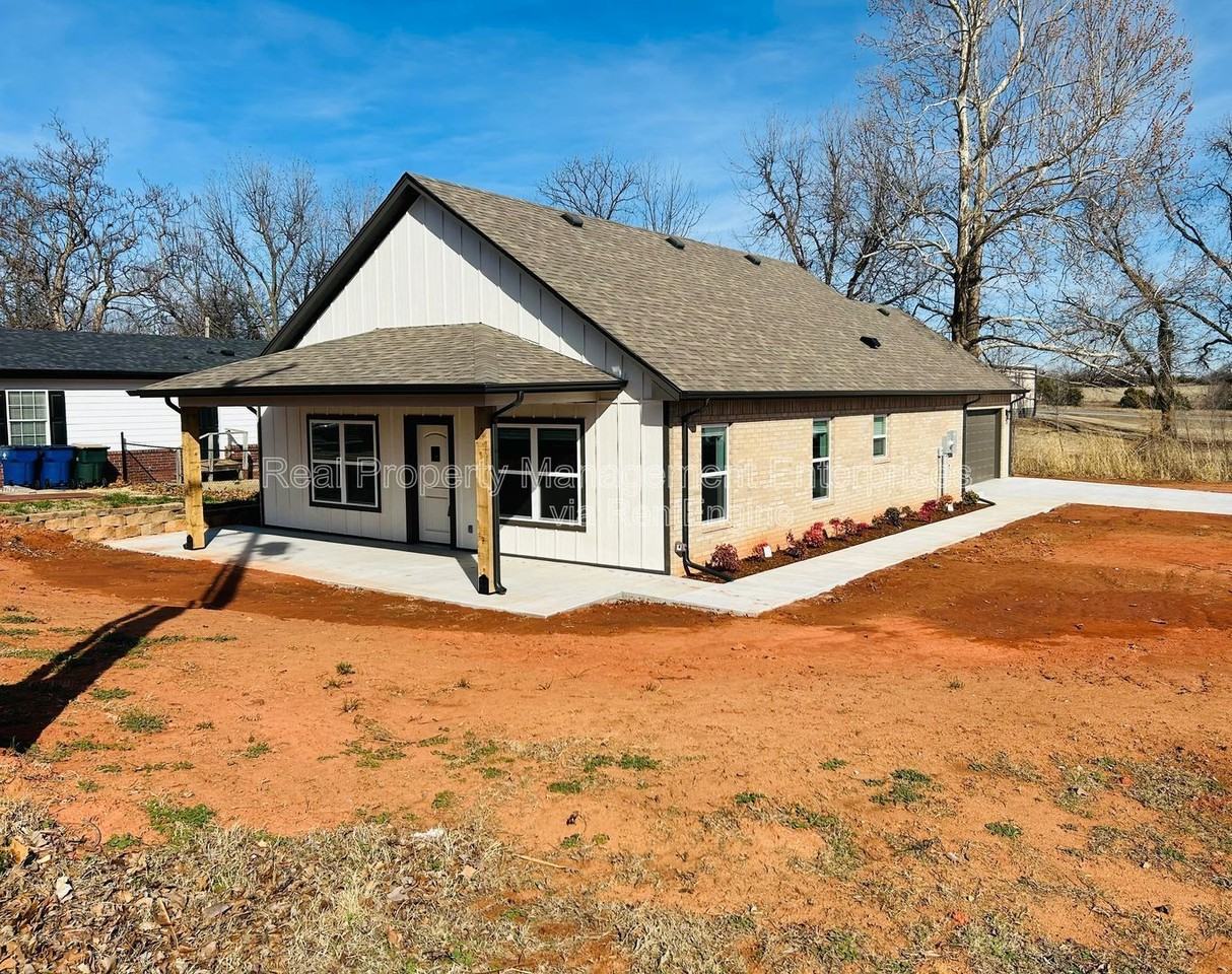 104 N Harrison Ave - Photo 2 of 20