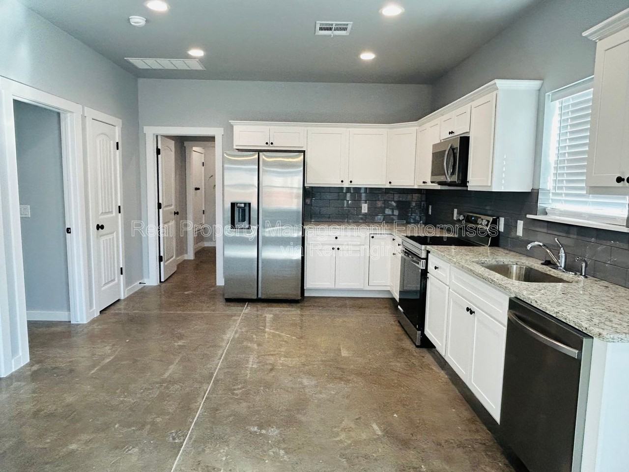 104 N Harrison Ave - Photo 7 of 20