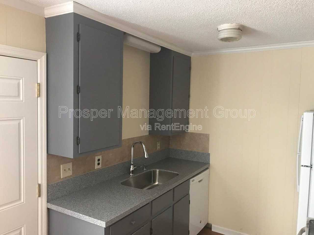 122 Drake St - Photo 5 of 10