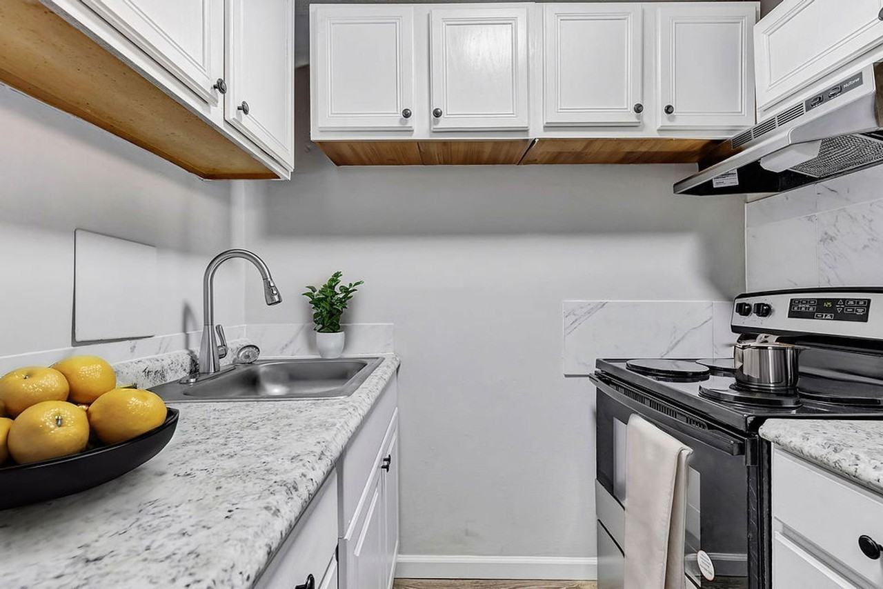 2342 Beechmont Ave #7 - Photo 5 of 10