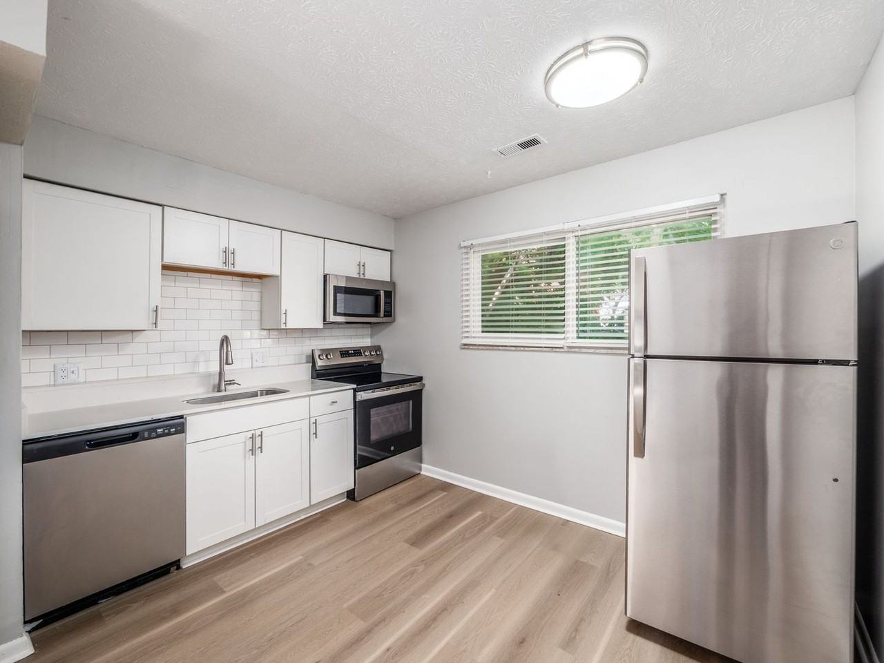 105 W 8th Ave #B - Photo 5 of 19