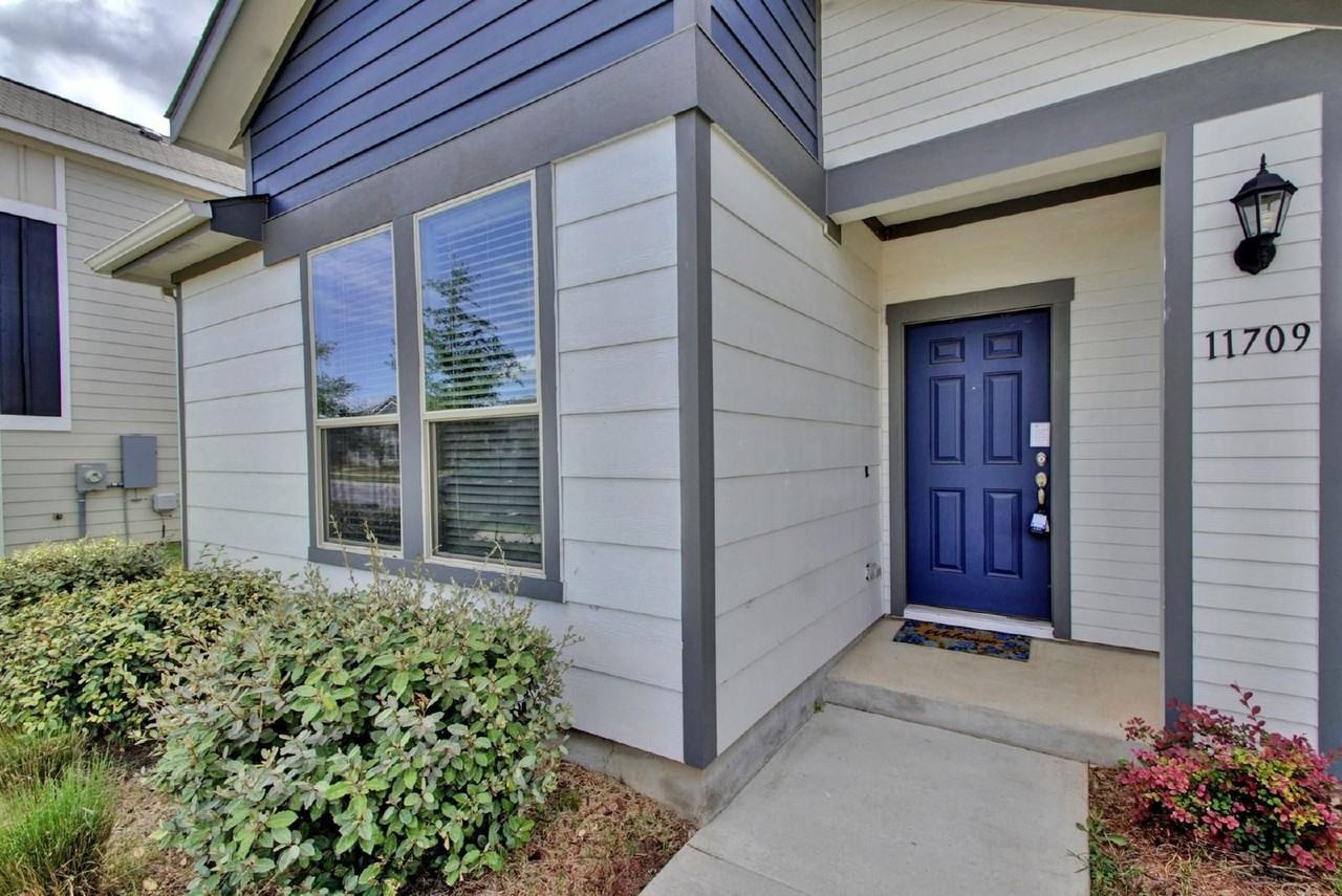 11709 Prado Ranch Blvd - Photo 3 of 28