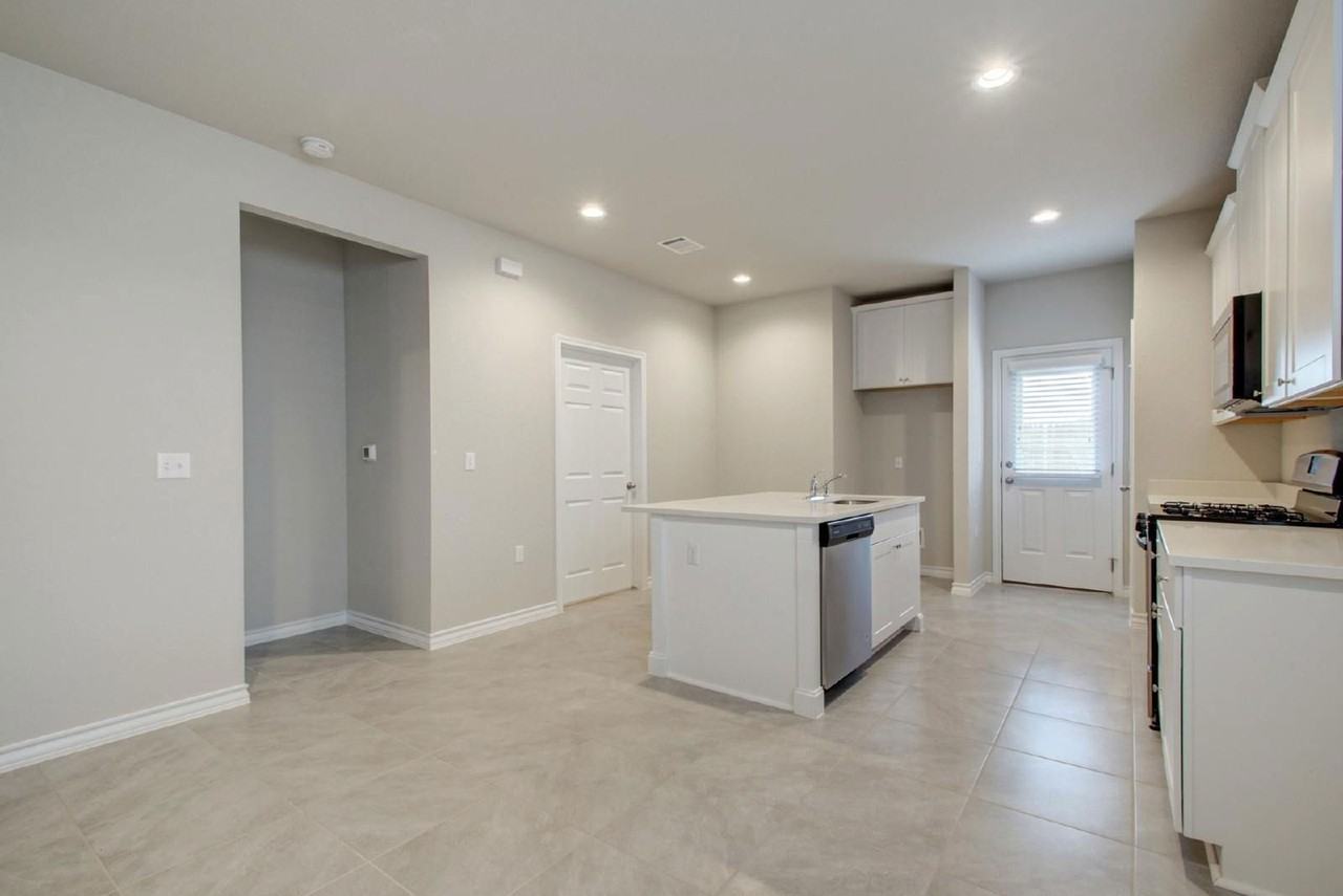 11709 Prado Ranch Blvd - Photo 7 of 28