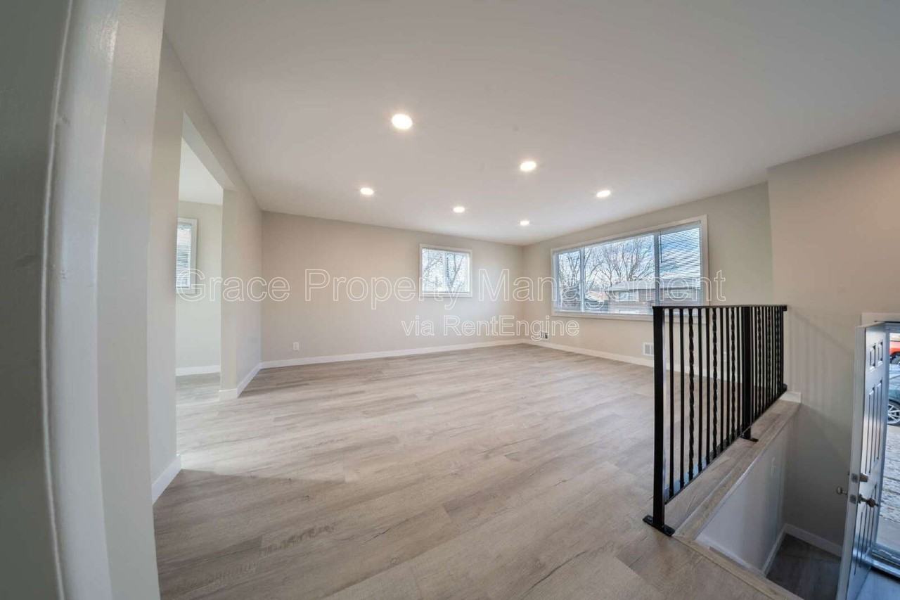 11938 Keough Dr - Photo 4 of 22