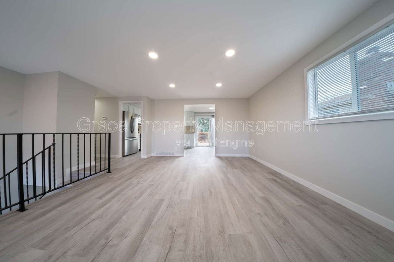 11938 Keough Dr - Photo 5 of 22