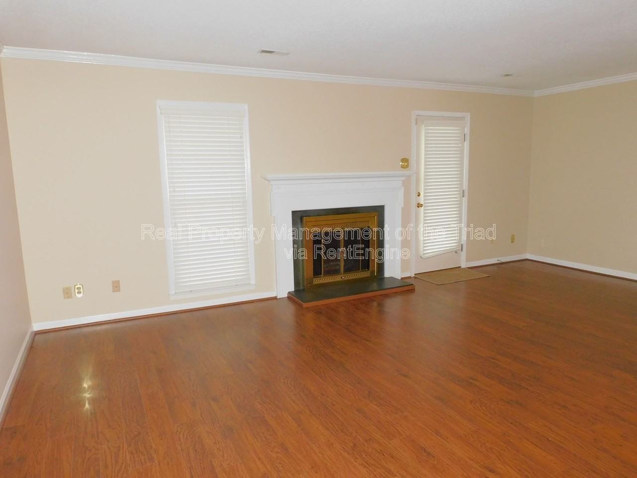 2418 Cottage Pl - Photo 3 of 27